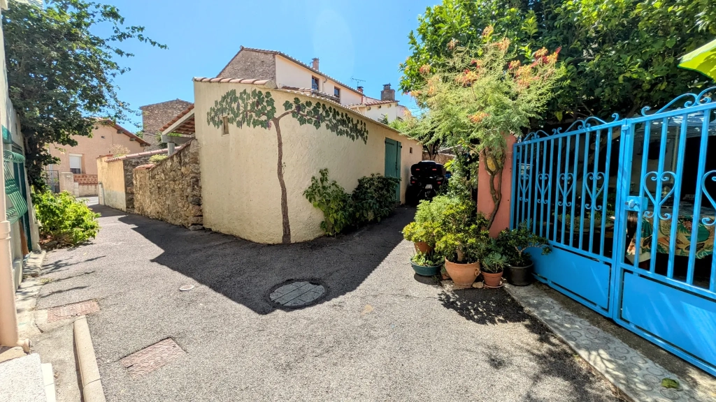 Maison de village rénovée à Sorede avec remise indépendante, idéal pied-à-terre