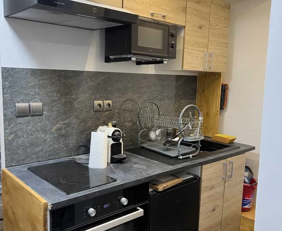 Appartement 2 pièces rénové avec balcon et vue sur la montagne à Egat 