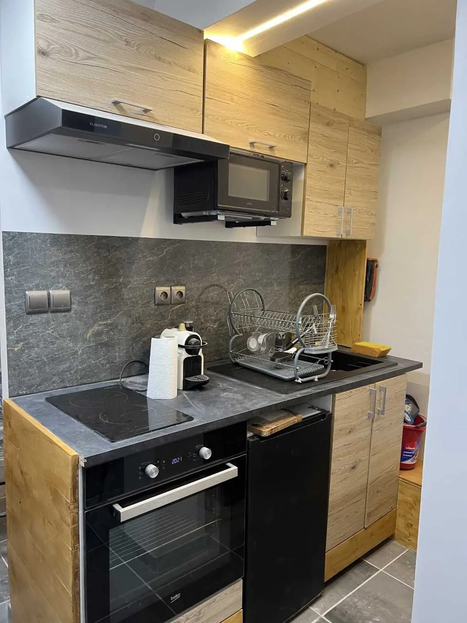 Appartement 2 pièces rénové avec balcon et vue sur la montagne à Egat 
