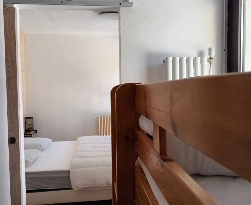 Appartement 2 pièces rénové avec balcon et vue sur la montagne à Egat 
