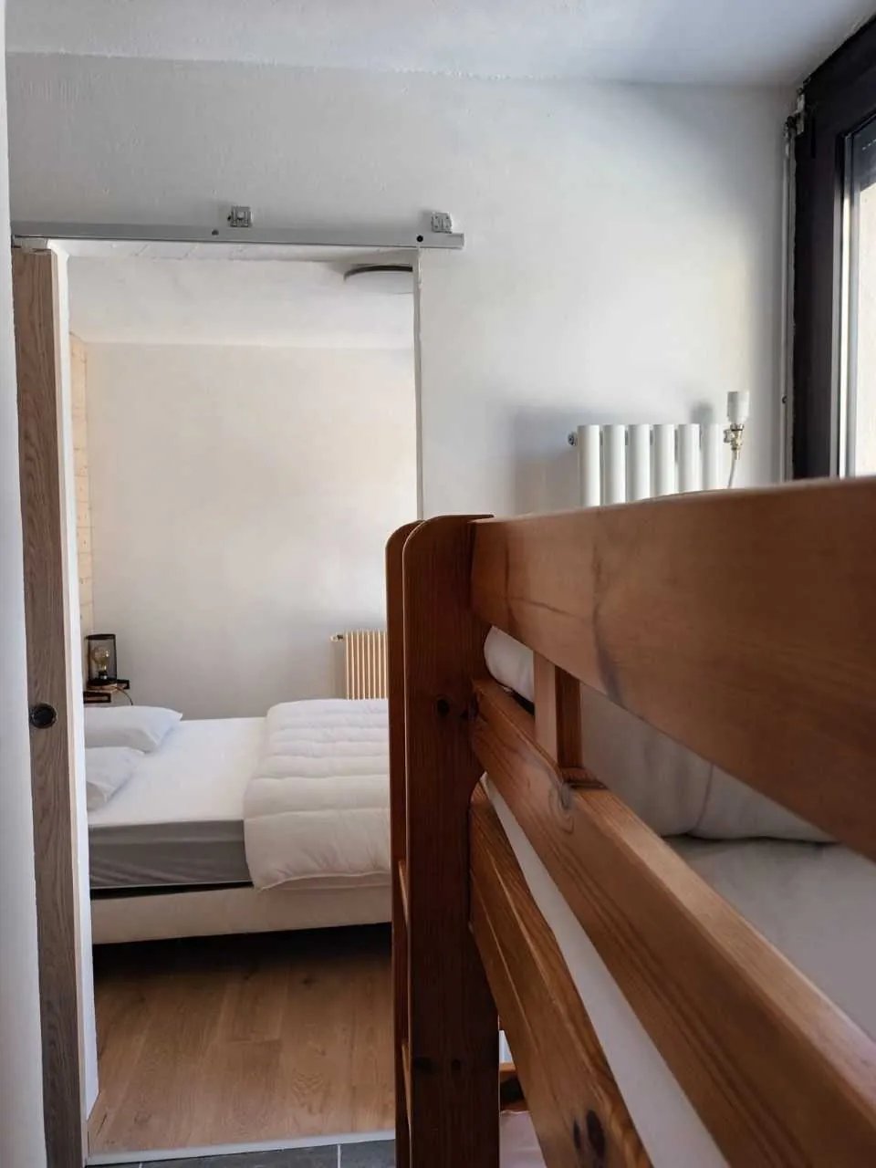 Appartement 2 pièces rénové avec balcon et vue sur la montagne à Egat 