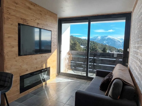 Appartement 2 pièces rénové avec balcon et vue sur la montagne à Egat