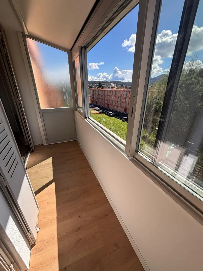 Appartement 3 pièces lumineux à Gardanne - Dernier étage avec Vue Sans Vis-à-vis 