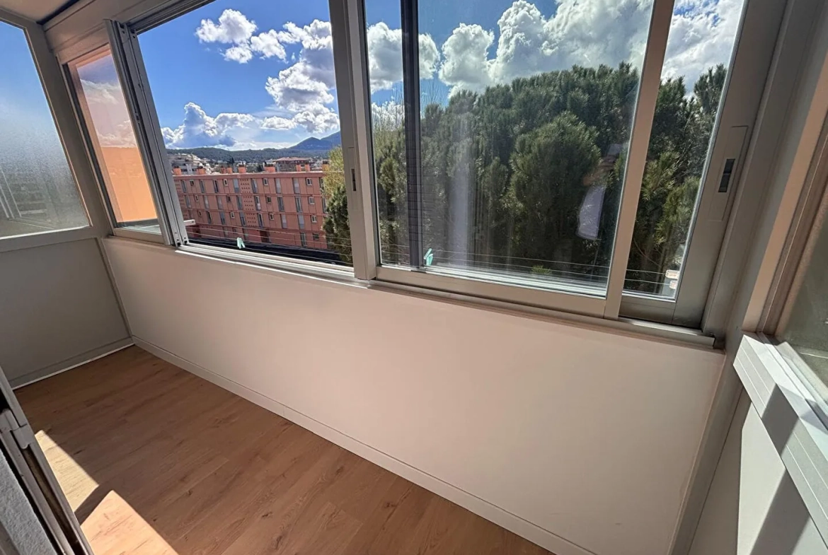 Appartement 3 pièces lumineux à Gardanne - Dernier étage avec Vue Sans Vis-à-vis 