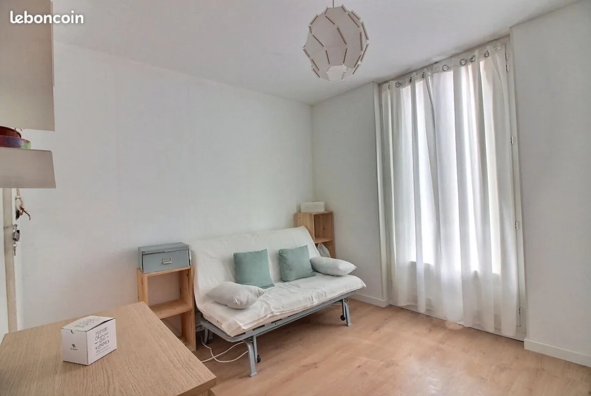 Appartement 3 pièces lumineux à Gardanne - Dernier étage avec Vue Sans Vis-à-vis 