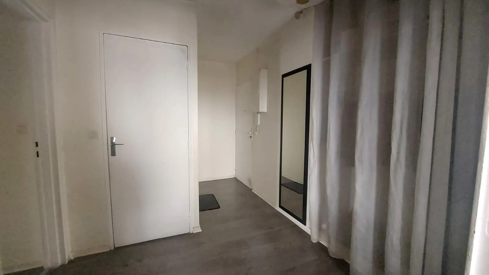 Appartement T4 avec 3 chambres à Montmagny, loué, parking et cave, bon placement immobilier 