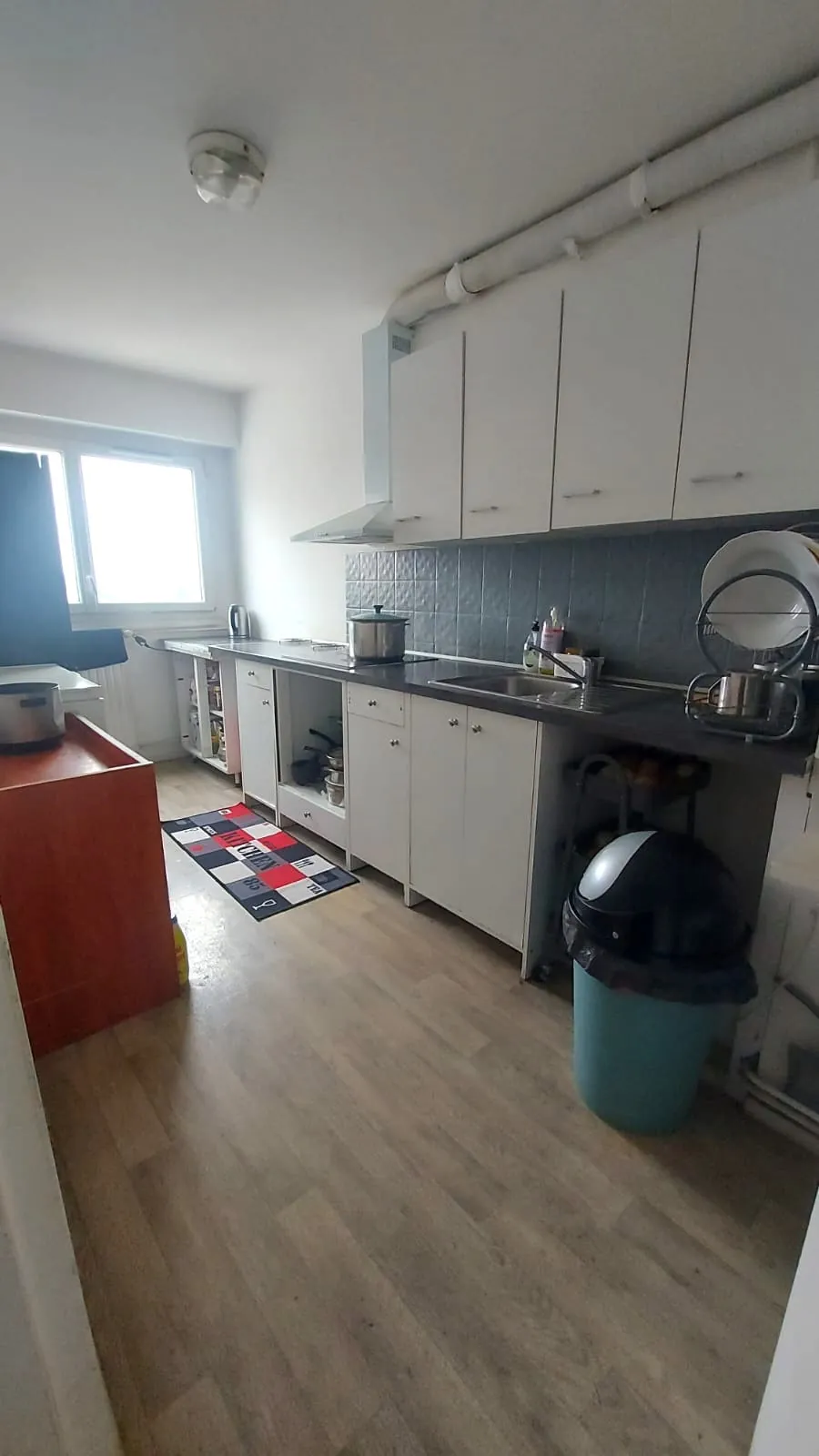 Appartement T4 avec 3 chambres à Montmagny, loué, parking et cave, bon placement immobilier 