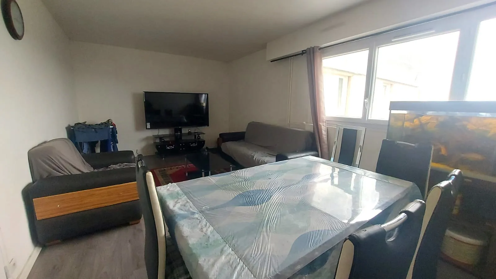 Appartement T4 avec 3 chambres à Montmagny, loué, parking et cave, bon placement immobilier 