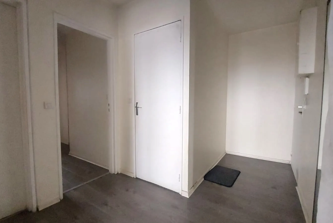 Appartement T4 avec 3 chambres à Montmagny, loué, parking et cave, bon placement immobilier 
