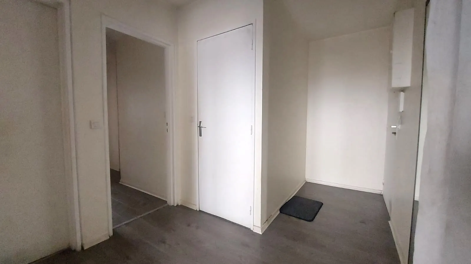 Appartement T4 avec 3 chambres à Montmagny, loué, parking et cave, bon placement immobilier 