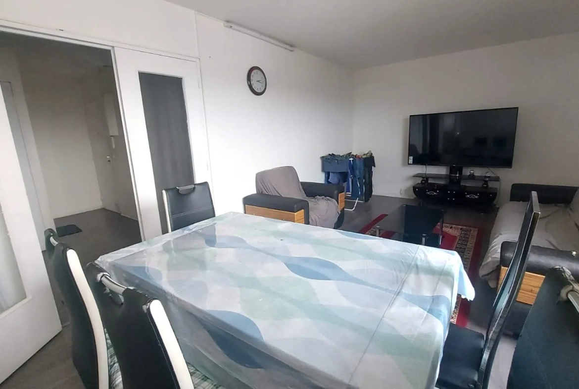 Appartement T4 avec 3 chambres à Montmagny, loué, parking et cave, bon placement immobilier 