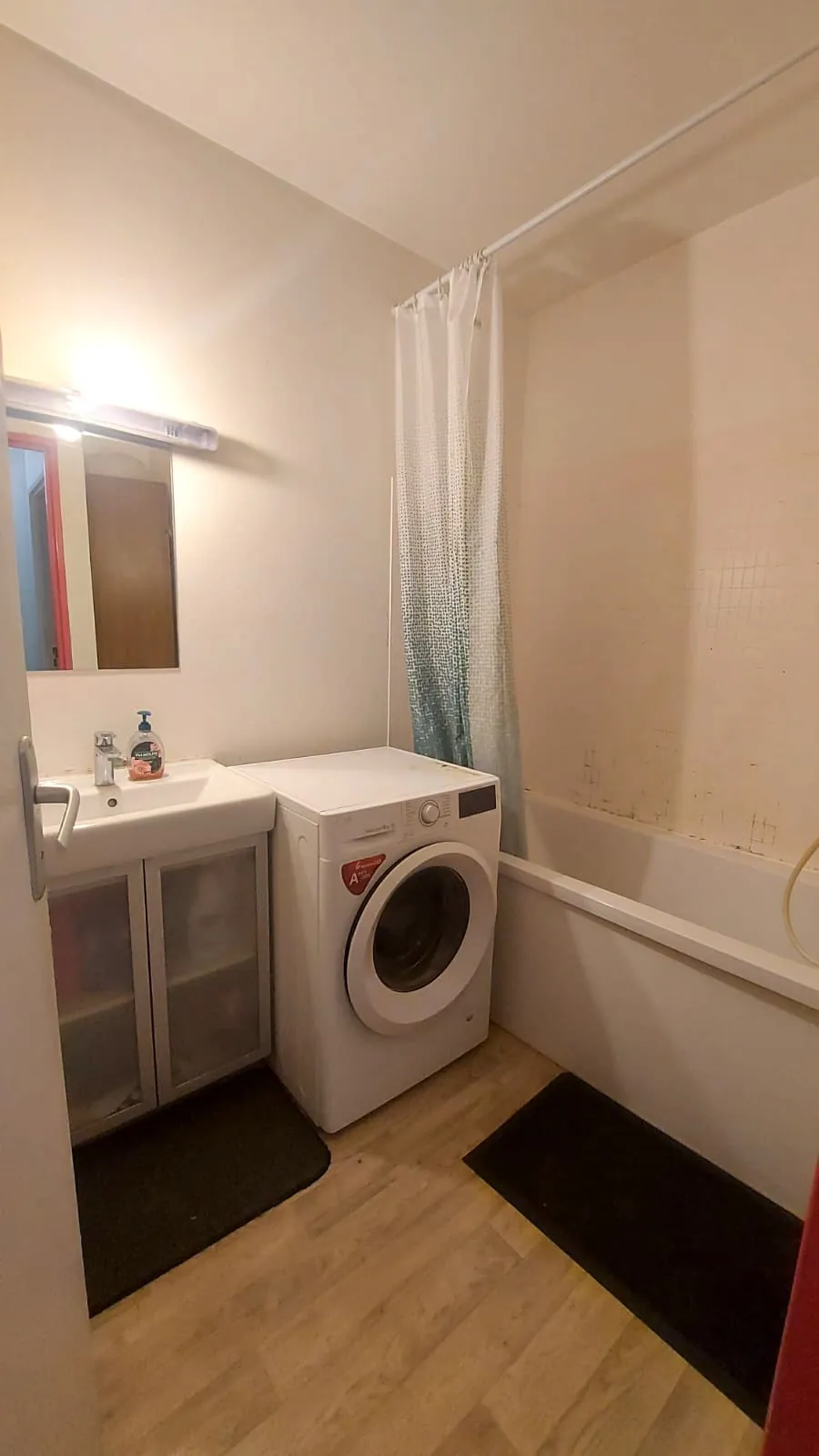 Appartement T4 avec 3 chambres à Montmagny, loué, parking et cave, bon placement immobilier 