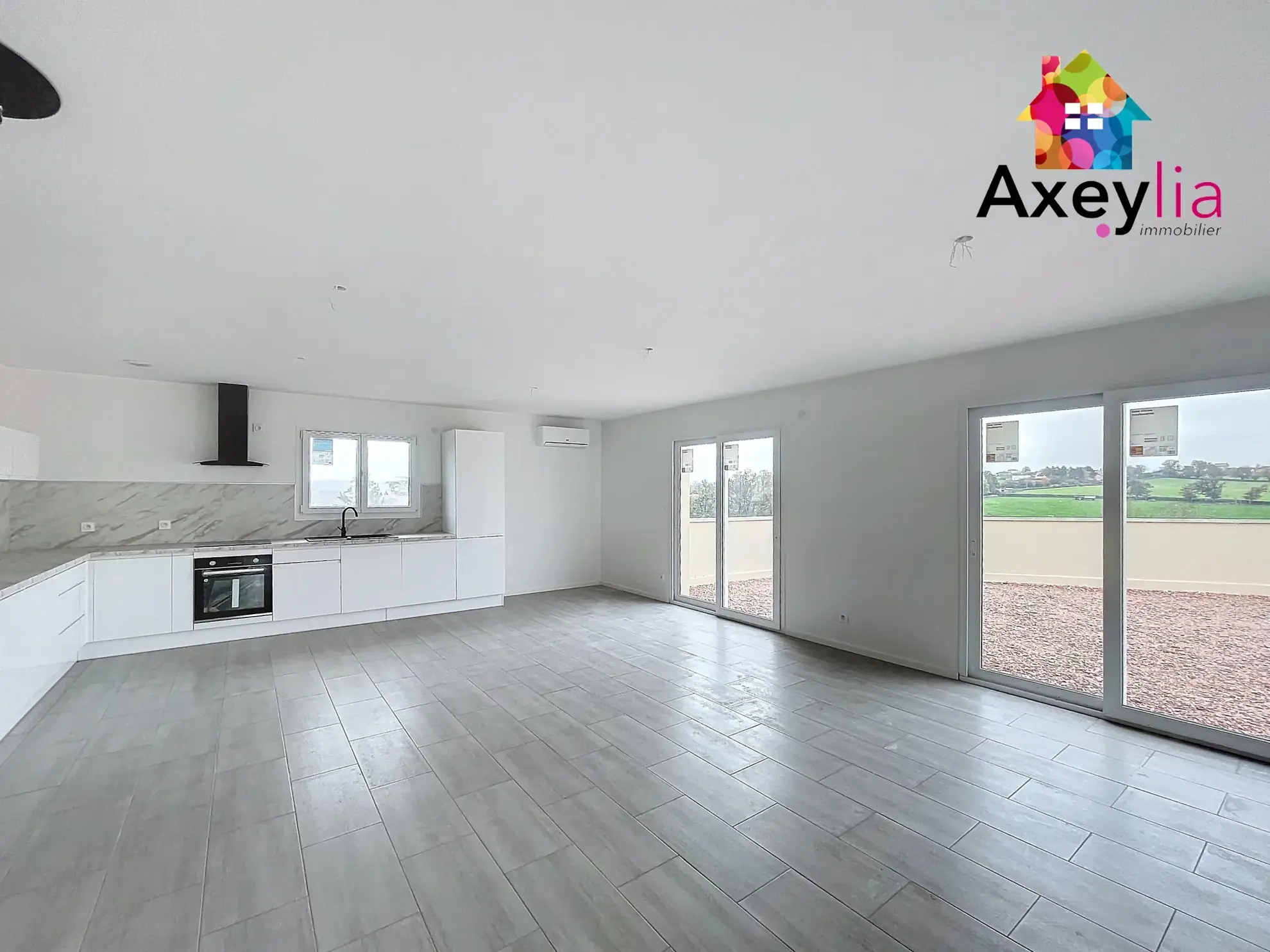 Maison neuve de plain-pied à Melay avec terrasse et grand terrain à Briennon 