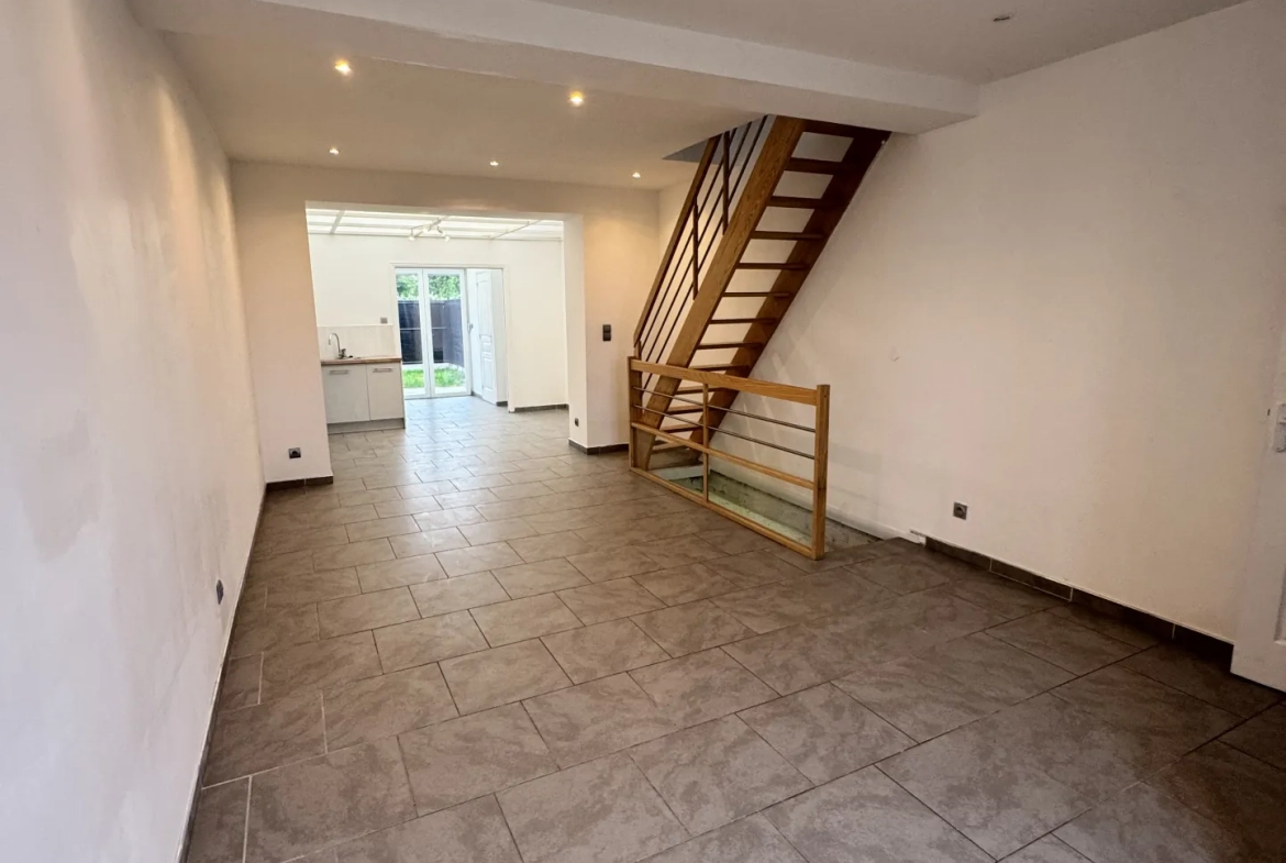 Maison rénovée à Helesmes avec terrasse et 2 chambres - Idéal cadre de vie paisible 