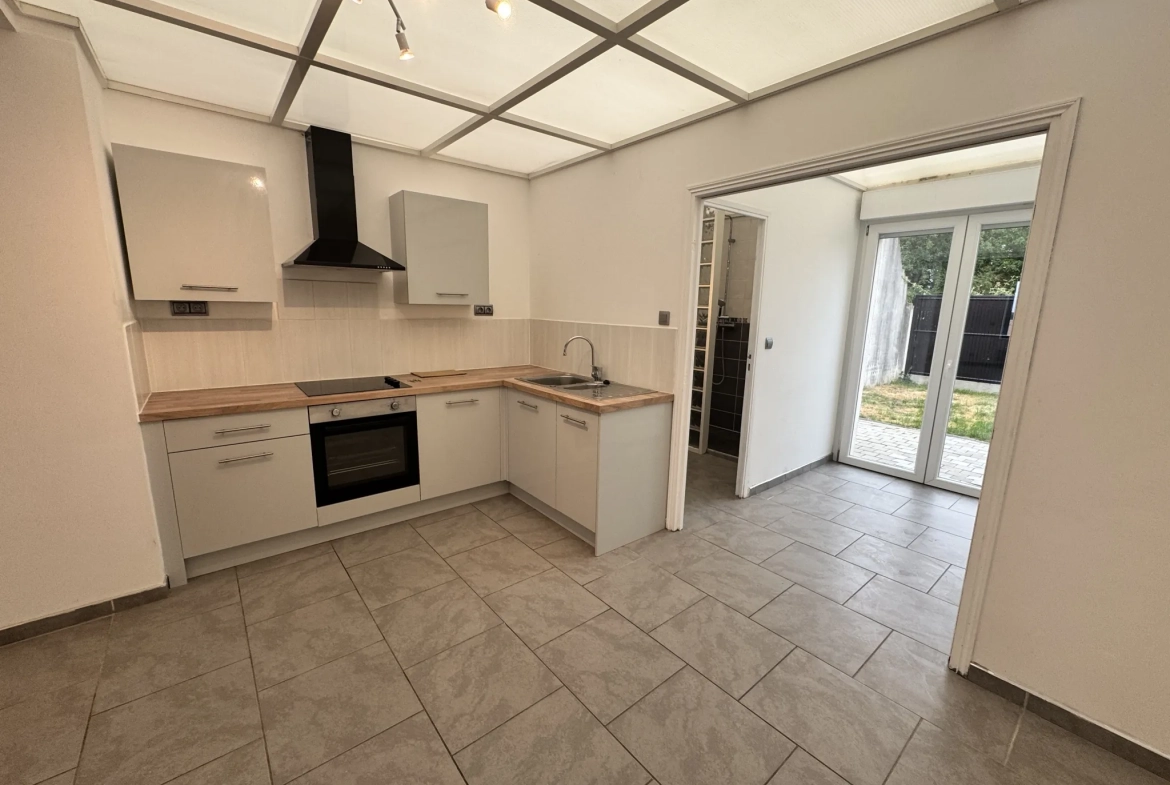 Maison rénovée à Helesmes avec terrasse et 2 chambres - Idéal cadre de vie paisible 