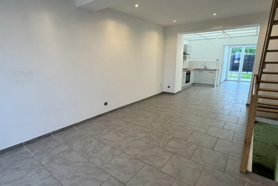 Maison rénovée à Helesmes avec terrasse et 2 chambres - Idéal cadre de vie paisible 