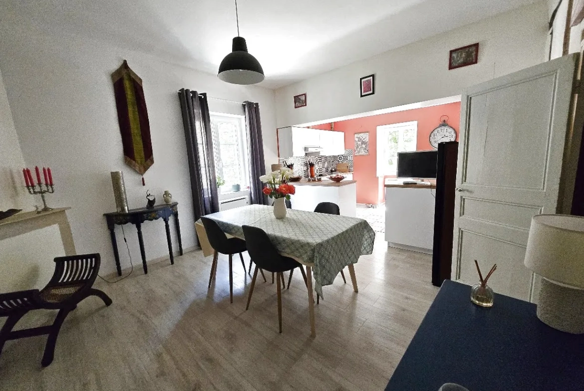 Immeuble rénové à Saint-Clar – Investissement ou résidence principale 