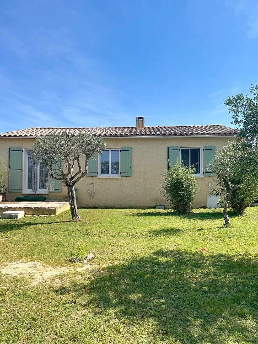 Charmante villa de plain-pied de 80 m² à Saint Théodorit avec grand terrain paysager 