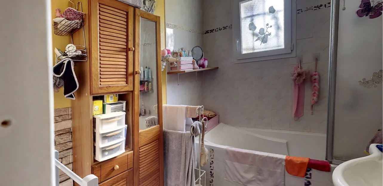 Charmante villa de plain-pied de 80 m² à Saint Théodorit avec grand terrain paysager 