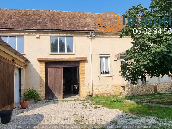 Maison villageoise rénovée avec dépendance, bureaux et jardin proche de Bray-sur-Seine