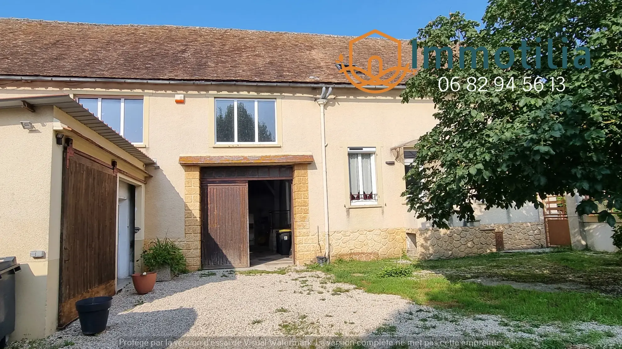 Maison villageoise rénovée avec dépendance, bureaux et jardin proche de Bray-sur-Seine 