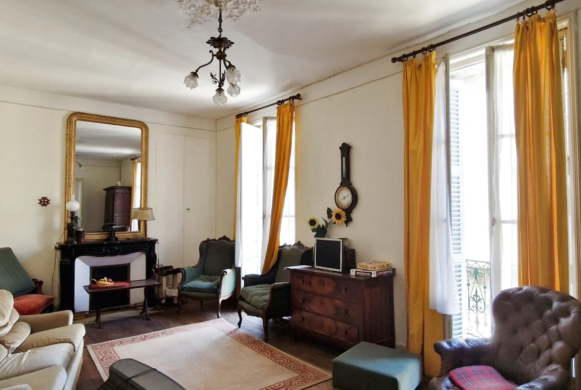 Maison de village authentique à Cornus, 248 m² avec potentiel de rénovation 