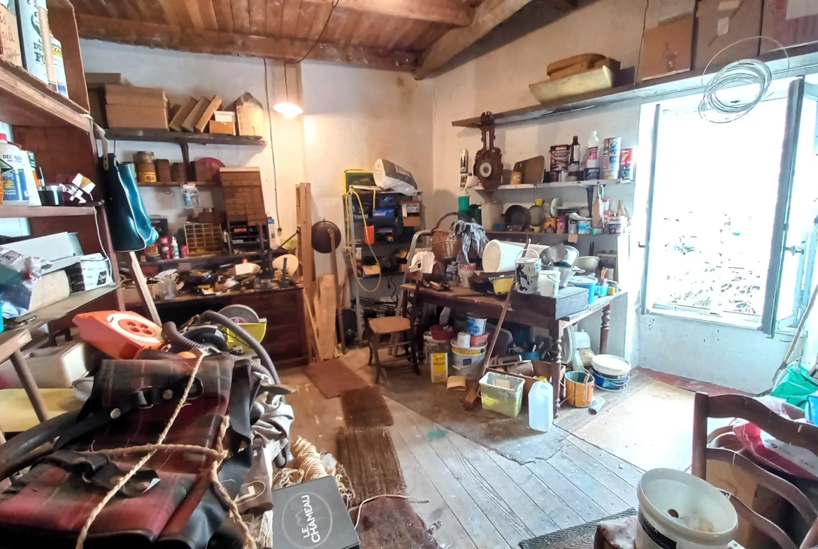 Maison de village authentique à Cornus, 248 m² avec potentiel de rénovation 