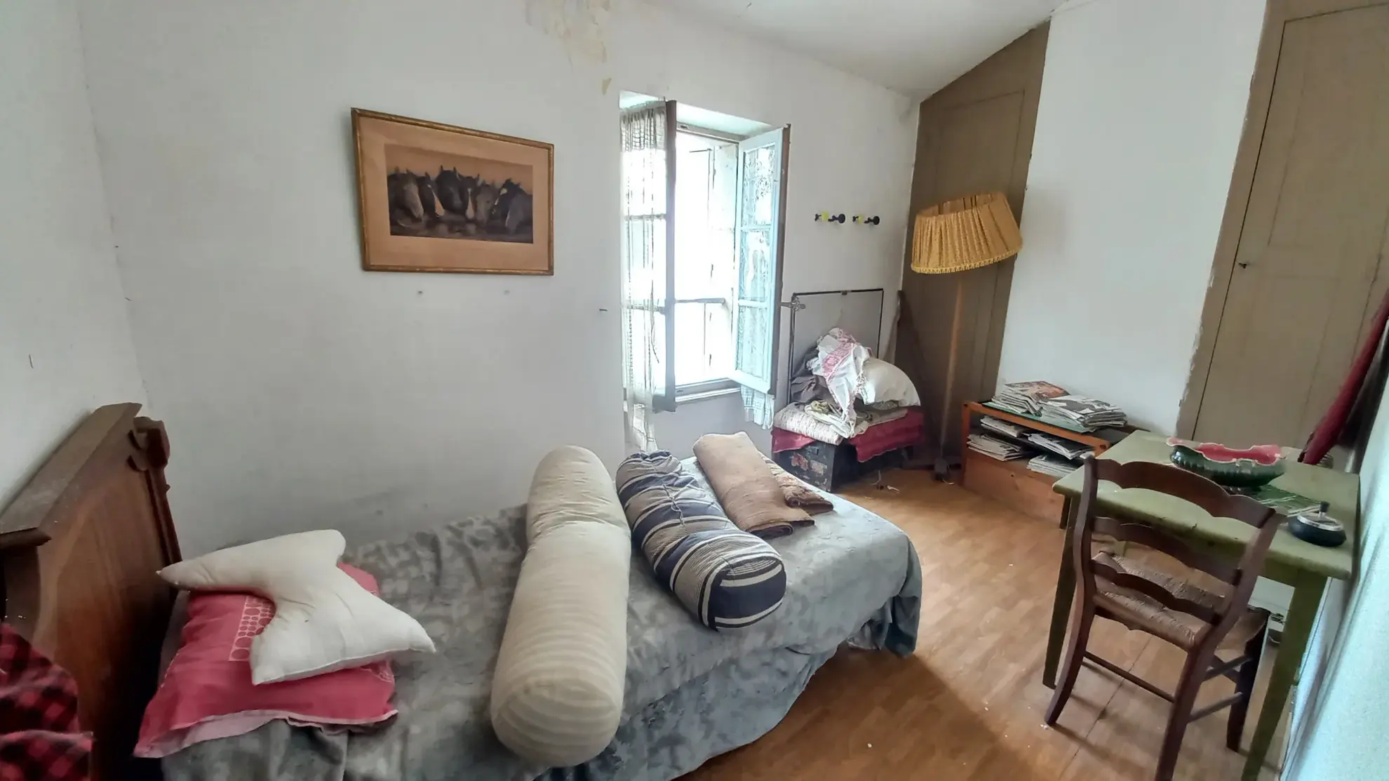 Maison de village authentique à Cornus, 248 m² avec potentiel de rénovation 