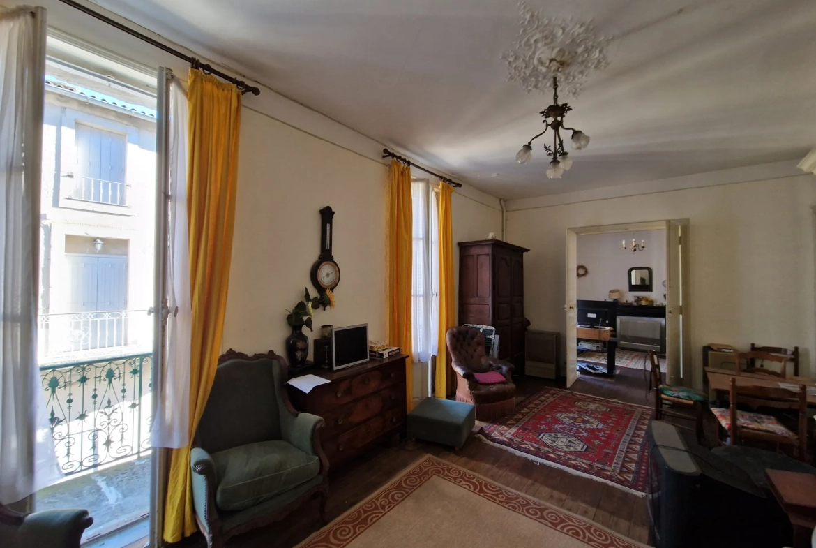 Maison de village authentique à Cornus, 248 m² avec potentiel de rénovation 