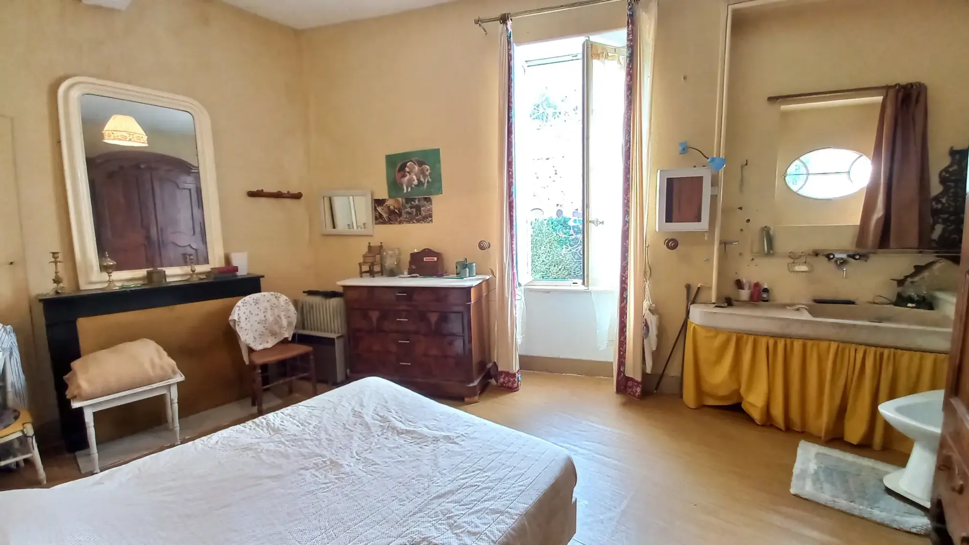 Maison de village authentique à Cornus, 248 m² avec potentiel de rénovation 