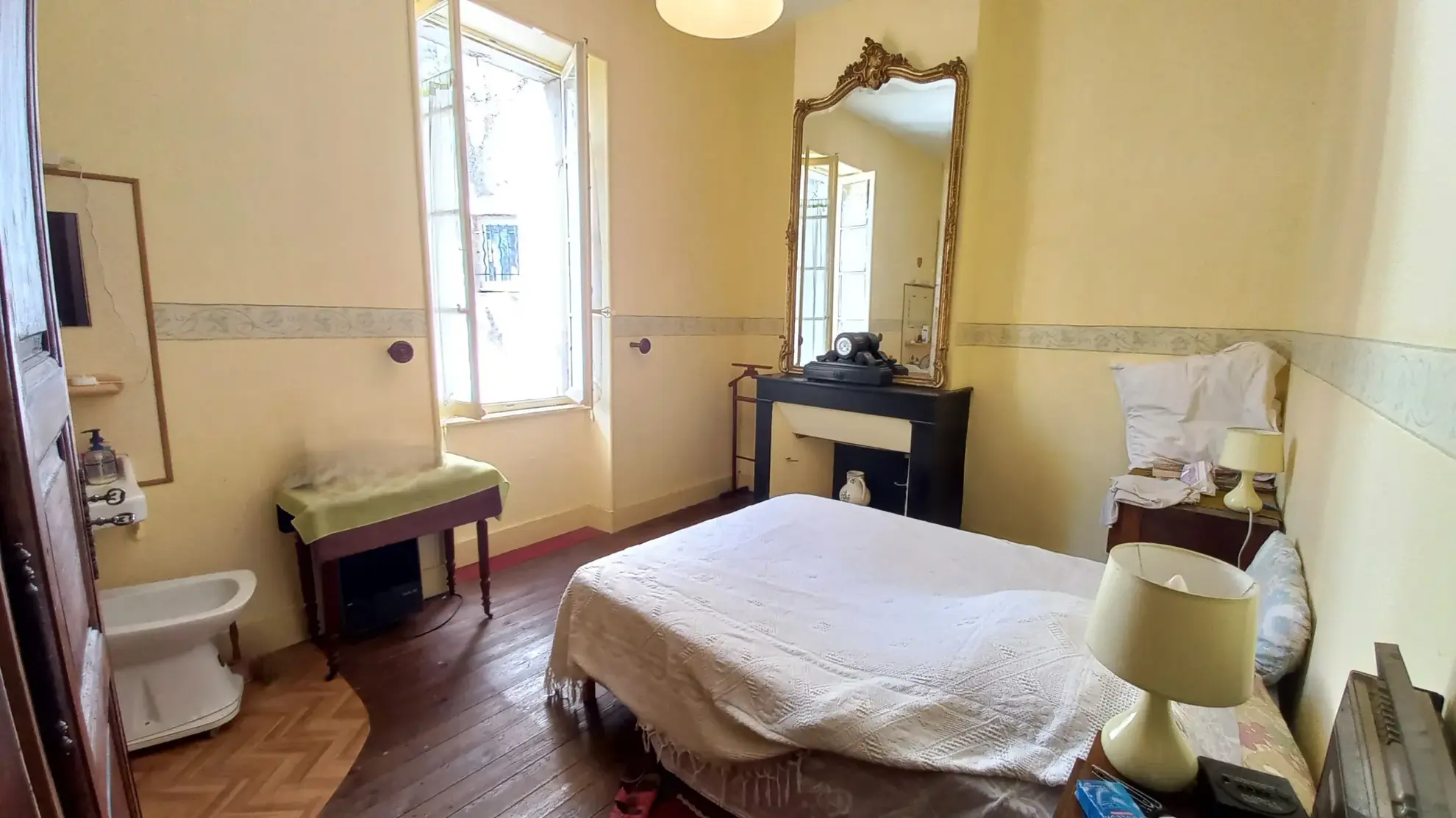Maison de village authentique à Cornus, 248 m² avec potentiel de rénovation 