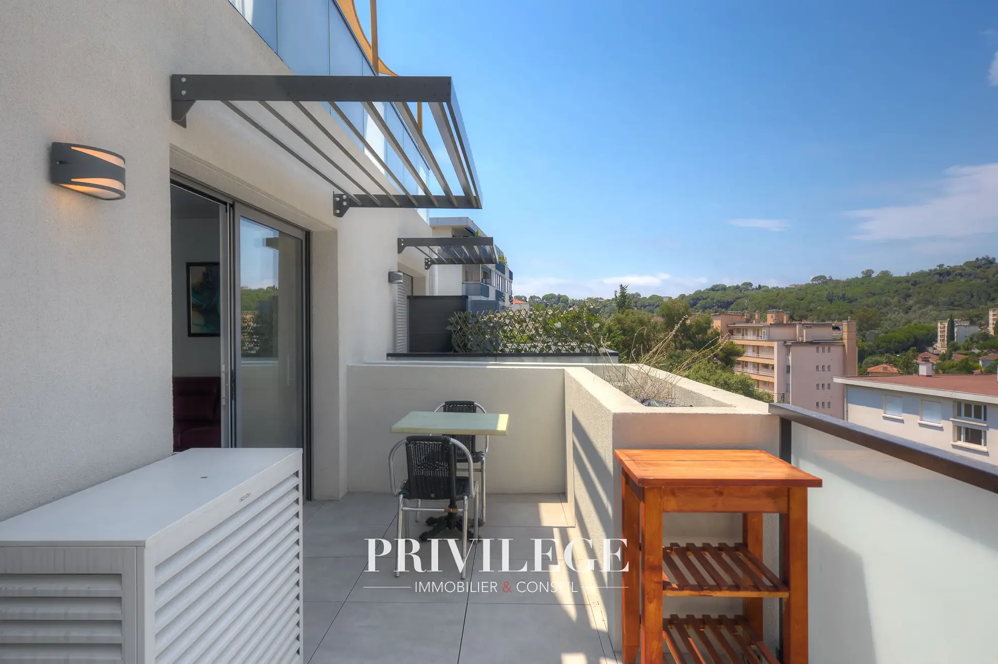 Appartement T2 neuf à Cannes avec vue sur la montagne – Investissement ou premier achat 