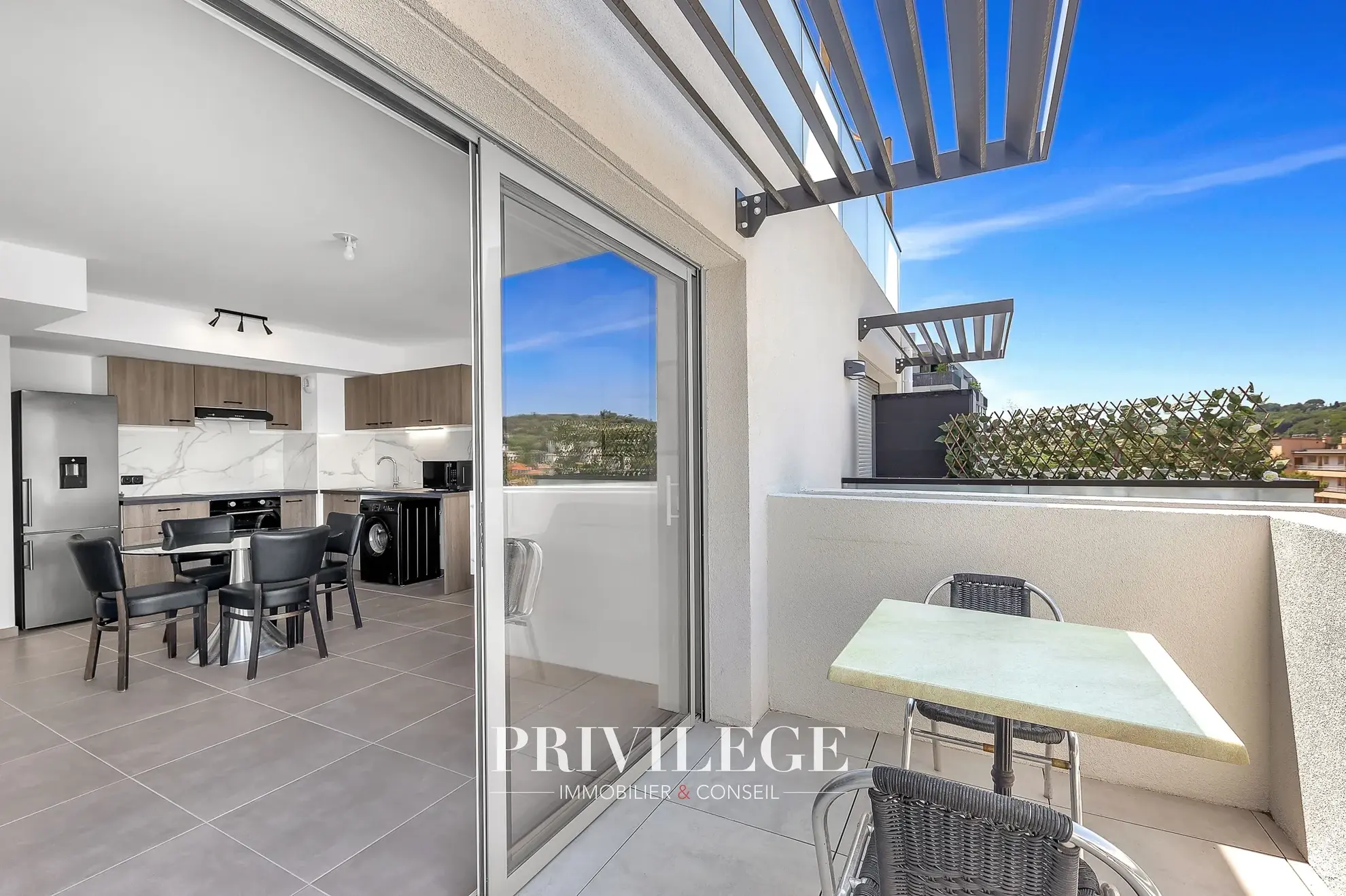 Appartement T2 neuf à Cannes avec vue sur la montagne – Investissement ou premier achat 