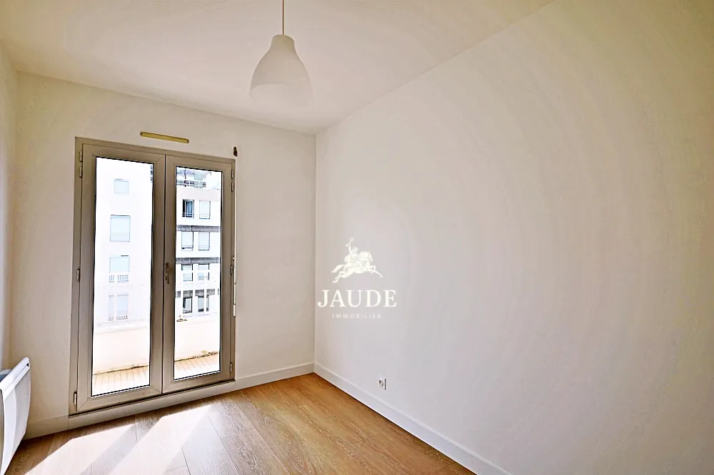 Appartement T3 avec terrasse et vue dégagée au centre de Clermont-Ferrand 
