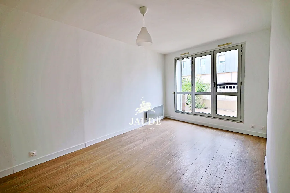 Appartement T3 avec terrasse et vue dégagée au centre de Clermont-Ferrand 