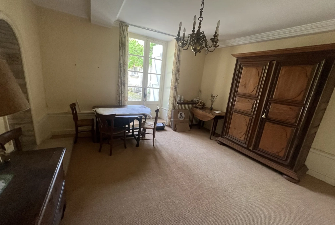 Belle maison de caractère à Montbard avec jardin, garage et proximité gare TGV 