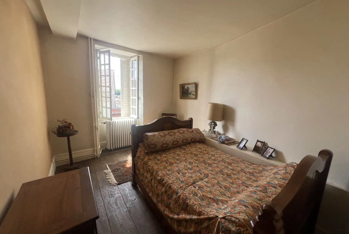 Belle maison de caractère à Montbard avec jardin, garage et proximité gare TGV 