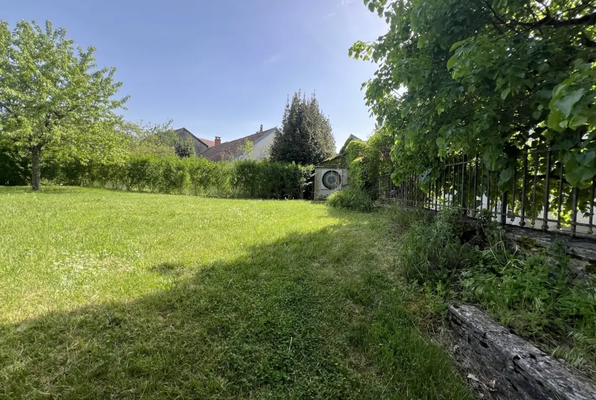 Belle maison de caractère à Montbard avec jardin, garage et proximité gare TGV 
