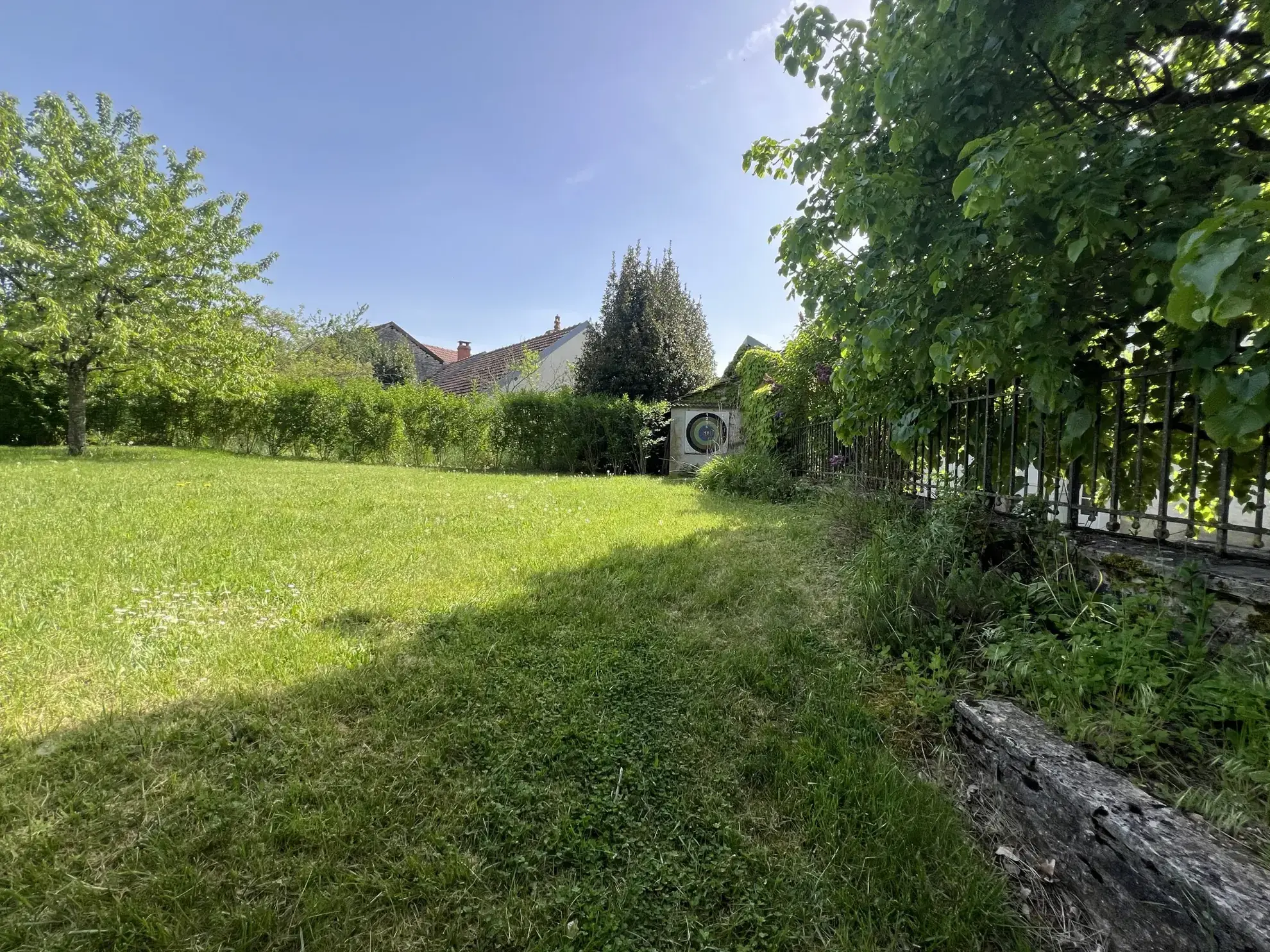 Belle maison de caractère à Montbard avec jardin, garage et proximité gare TGV 
