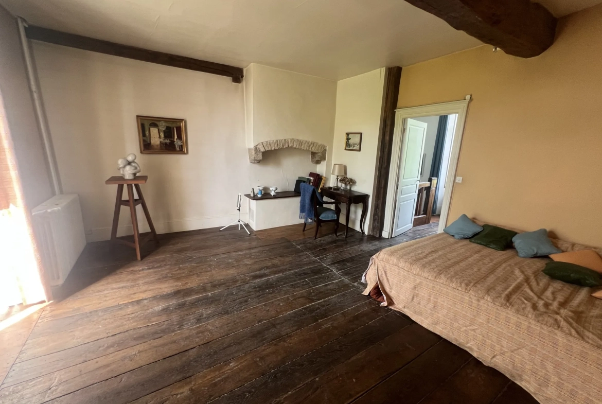 Belle maison de caractère à Montbard avec jardin, garage et proximité gare TGV 