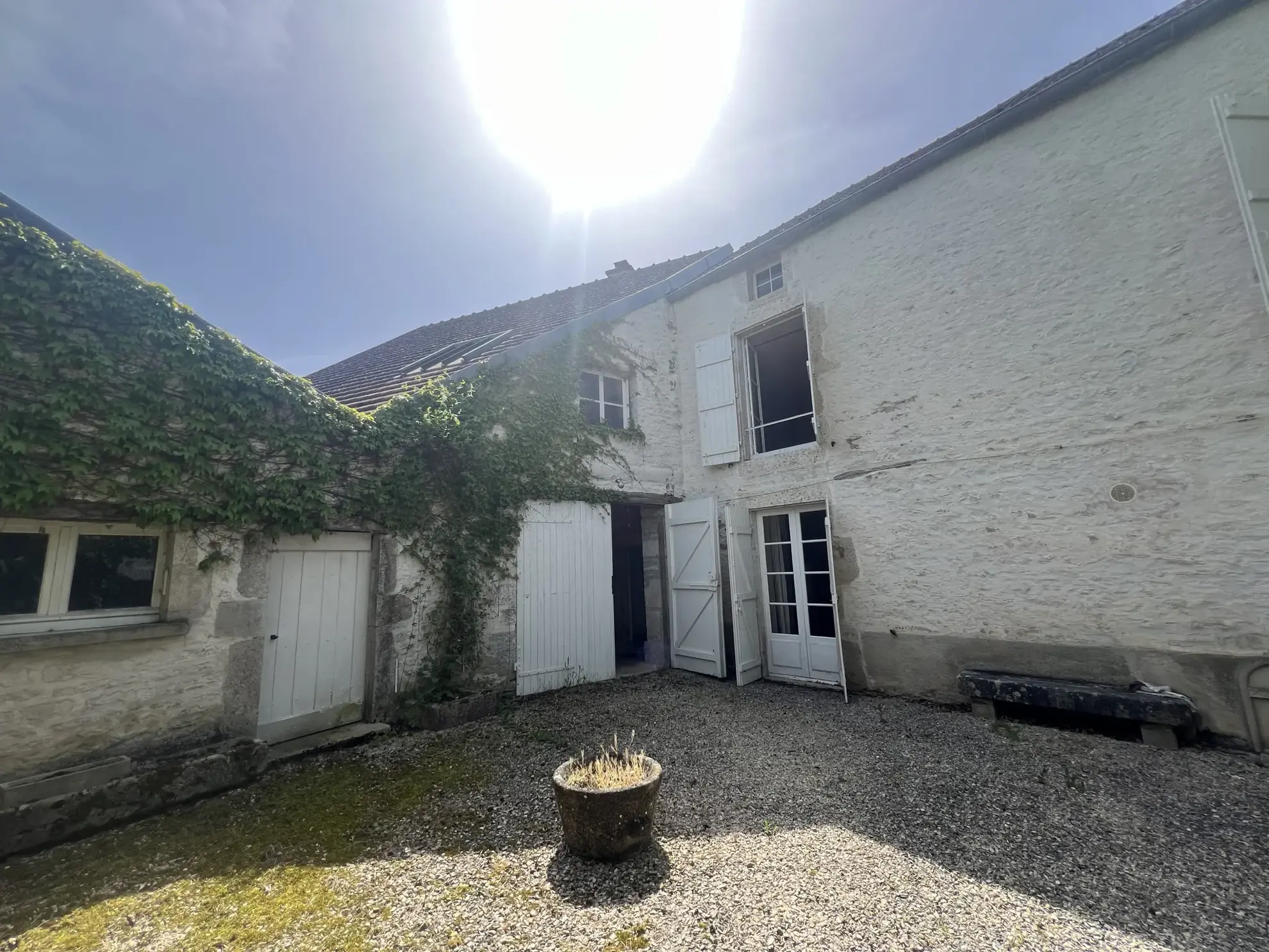 Belle maison de caractère à Montbard avec jardin, garage et proximité gare TGV 