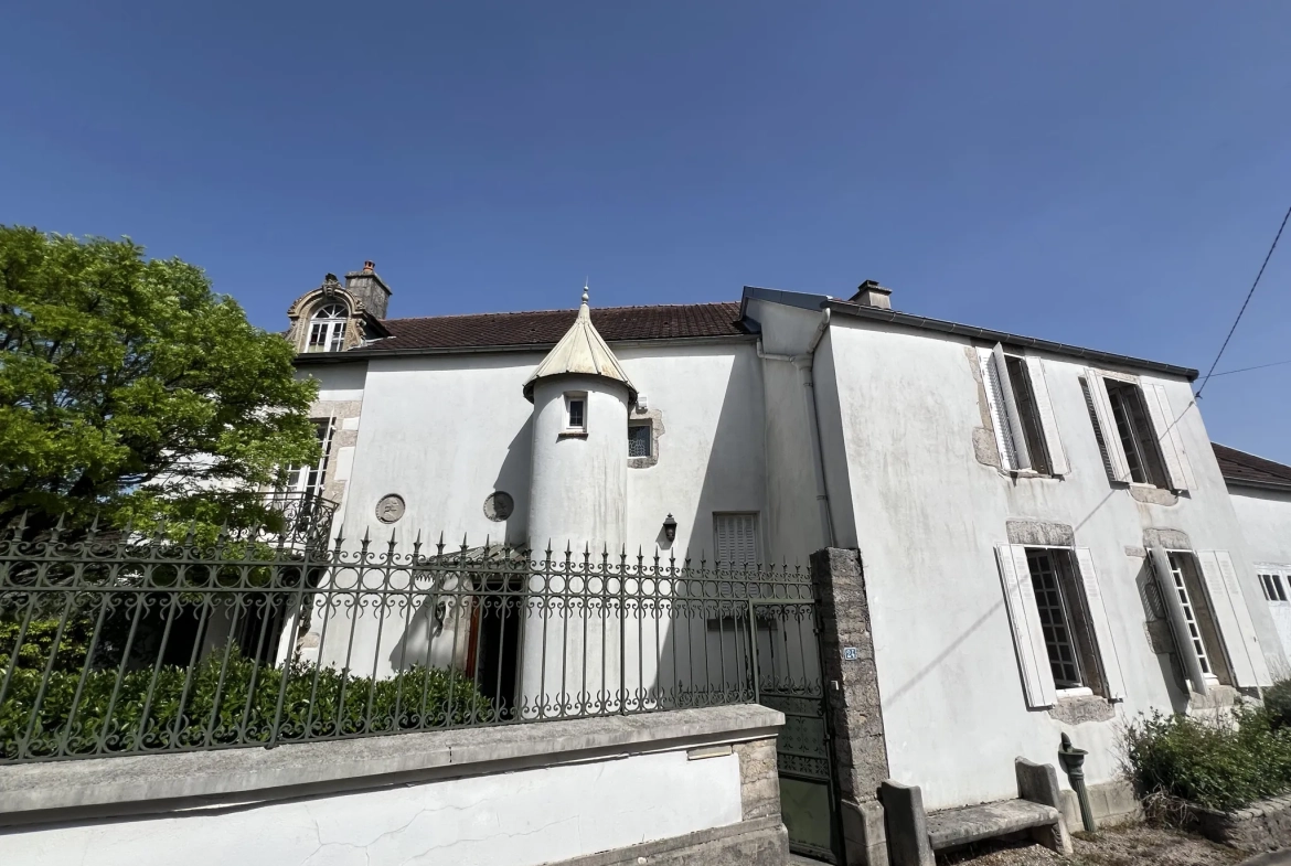 Belle maison de caractère à Montbard avec jardin, garage et proximité gare TGV 
