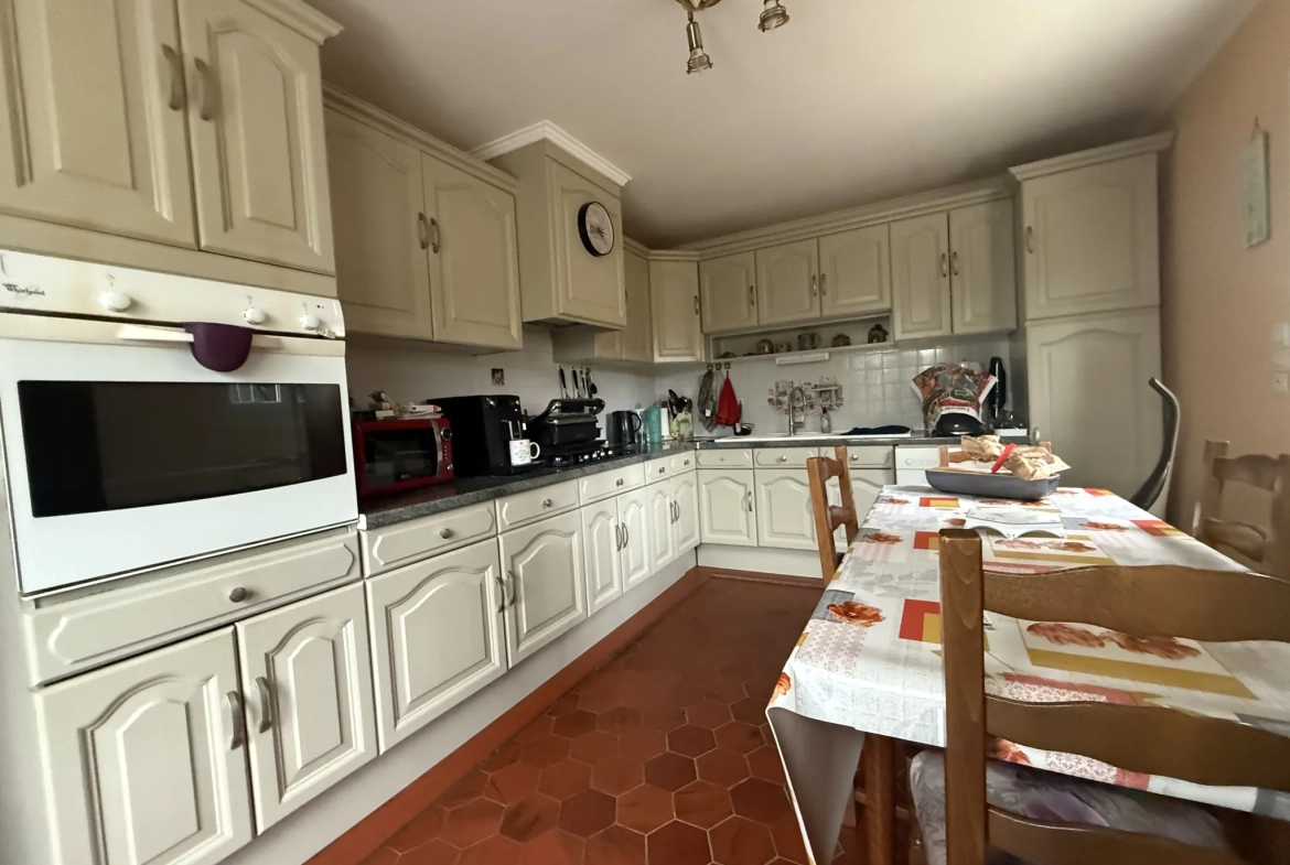Maison 116m² à Orbec avec vue dégagée et studette indépendante 