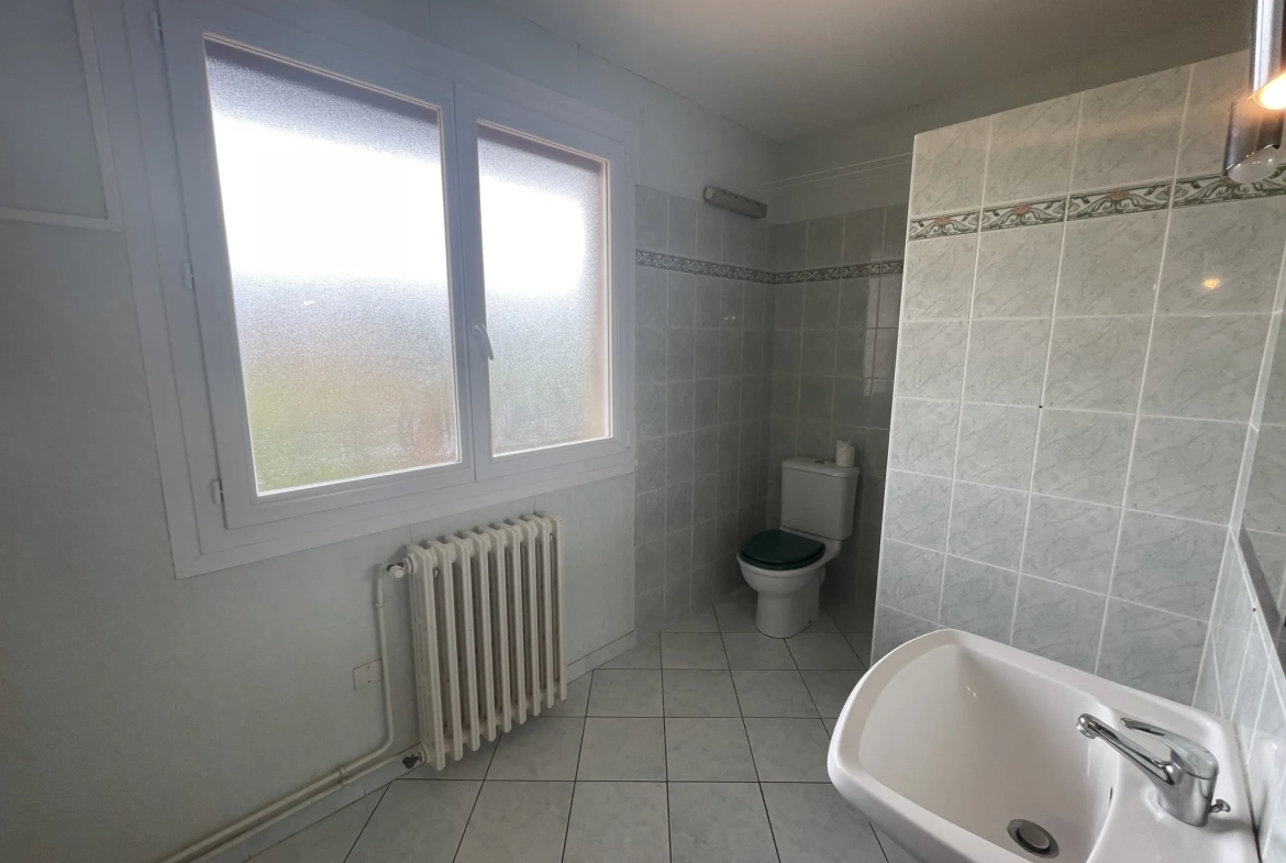 Maison de 104 m2 avec jardin, garage et terrasse à Carcassonne Montlegun 