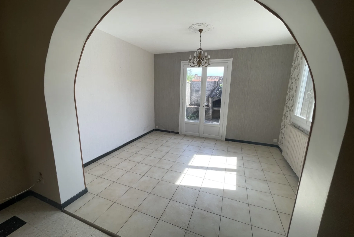 Maison de 104 m2 avec jardin, garage et terrasse à Carcassonne Montlegun 