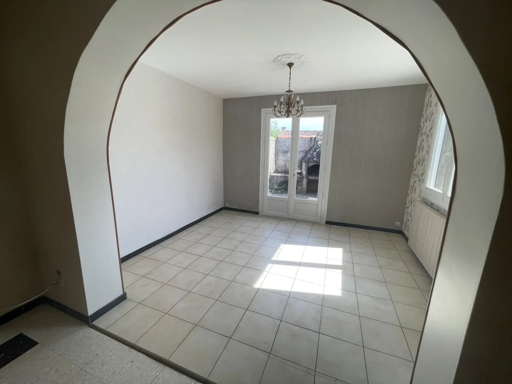 Maison de 104 m2 avec jardin, garage et terrasse à Carcassonne Montlegun 