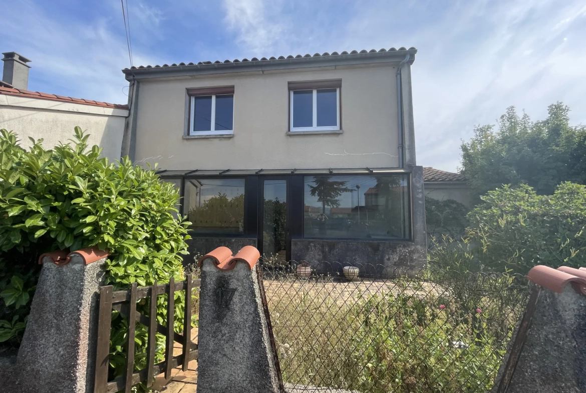 Maison de 104 m2 avec jardin, garage et terrasse à Carcassonne Montlegun 