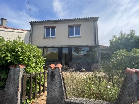 Maison de 104 m2 avec jardin, garage et terrasse à Carcassonne Montlegun