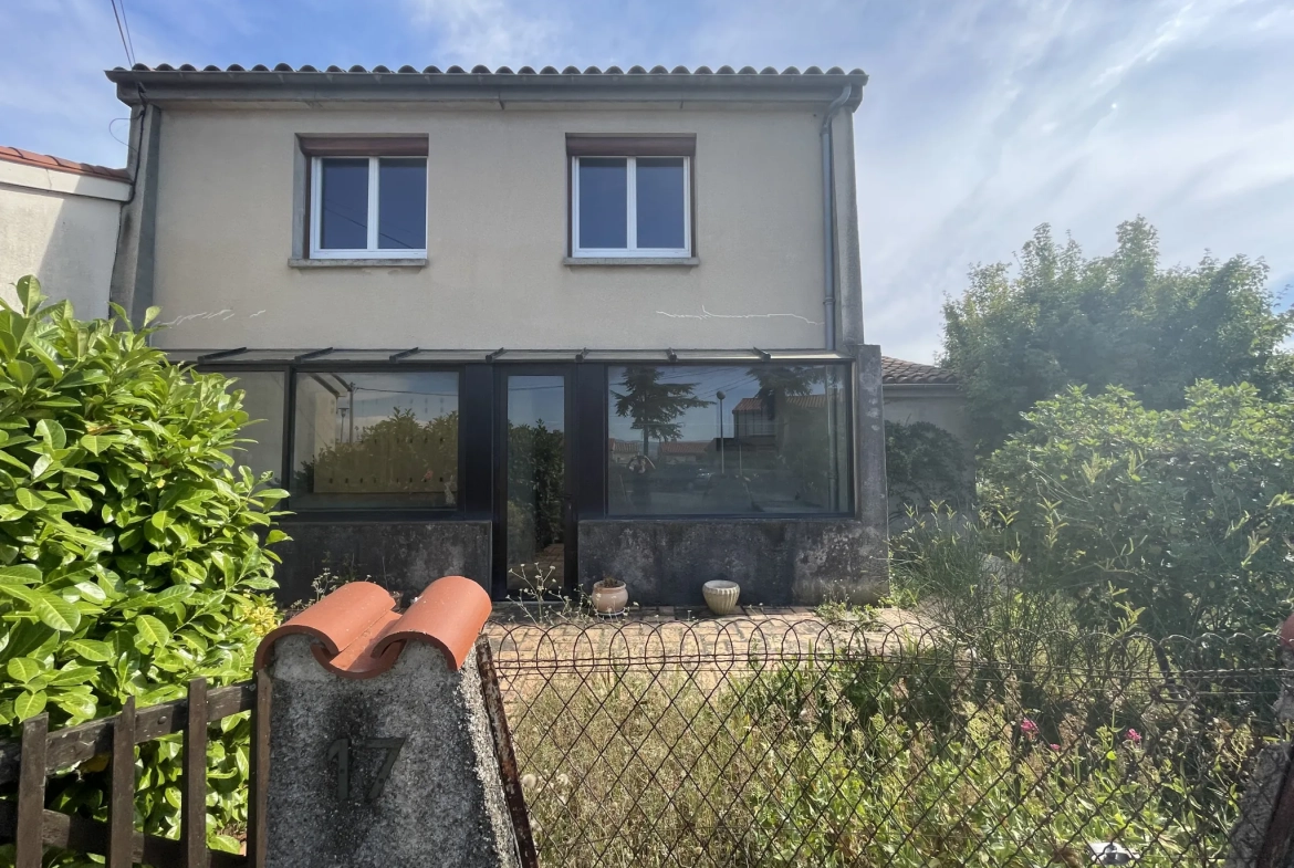 Maison de 104 m2 avec jardin, garage et terrasse à Carcassonne Montlegun 