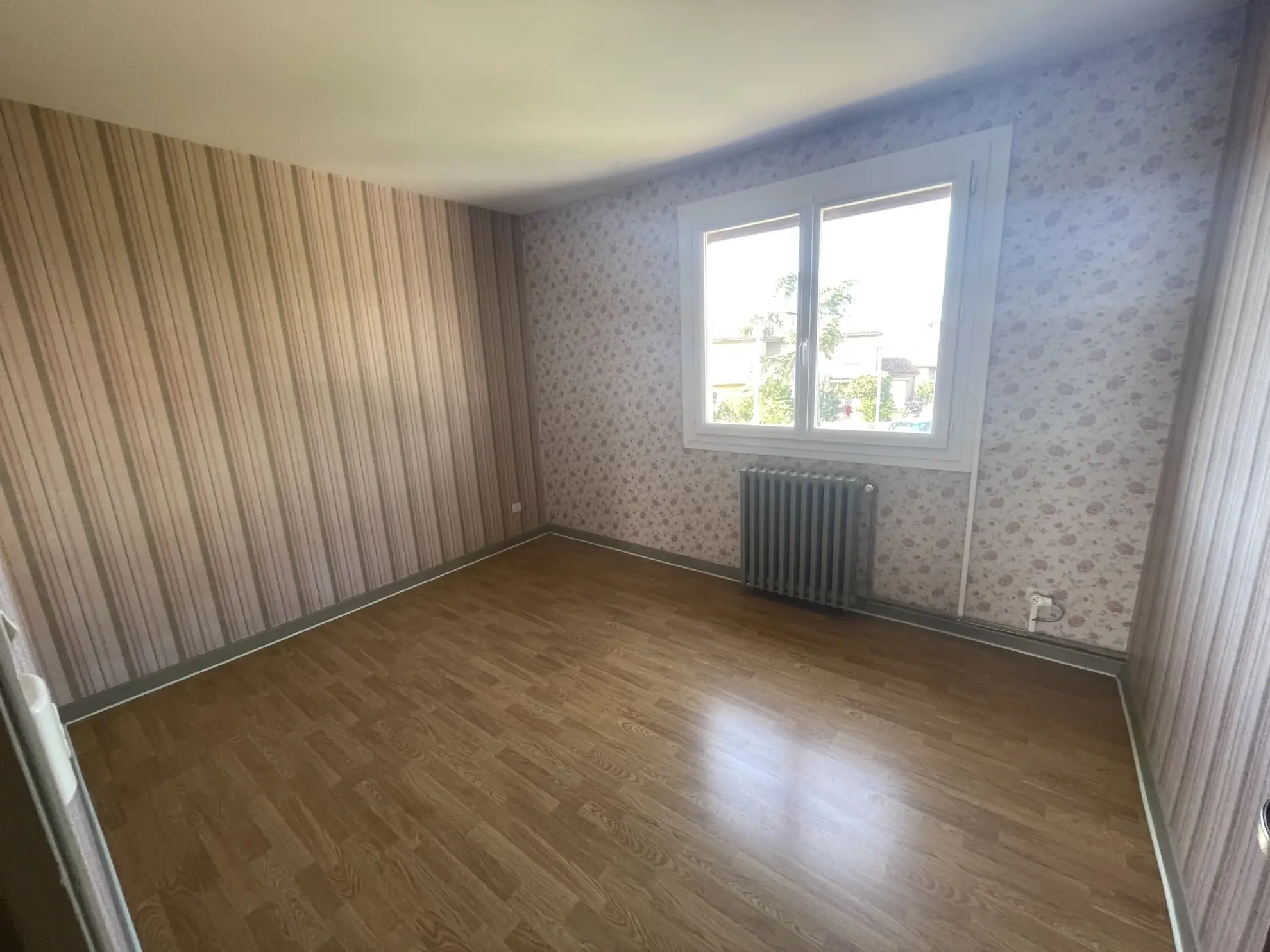 Maison de 104 m2 avec jardin, garage et terrasse à Carcassonne Montlegun 